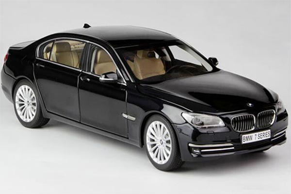 2013 BMW 7 Series 750Li Diecast Car Model 1:18 Scale By KyoSho