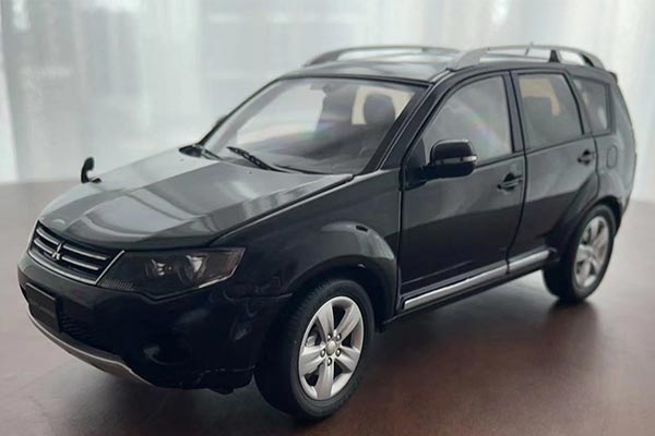 2007 Mitsubishi Outlander EX 2.4 SUV Diecast Model 1:18 Scale