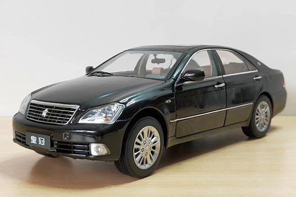 2005 Toyota Crown Diecast Car Model 1:18 Scale Black