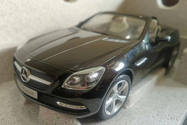 2011 Mercedes-Benz SLK-Class R172 Diecast Model 1:18 Scale