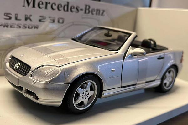 Mercedes-Benz SLK-Class 230 R170 Diecast Model 1:18 Scale [SD03H386]