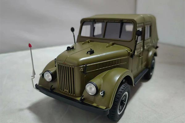 GAZ-69 Off-Road Vehicle Diecast Model Army Green 1:18 Scale