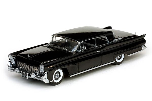 Lincoln Continental Mark III Hardtop Diecast Model 1:18 Black