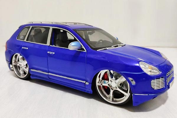 Porsche Cayenne Turbo SUV Diecast Model 1:18 Scale Blue