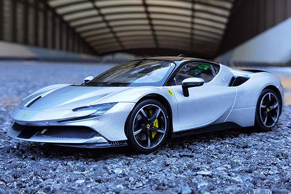 2019 Ferrari SF90 Stradale Diecast Car Model 1:18 Scale Silver