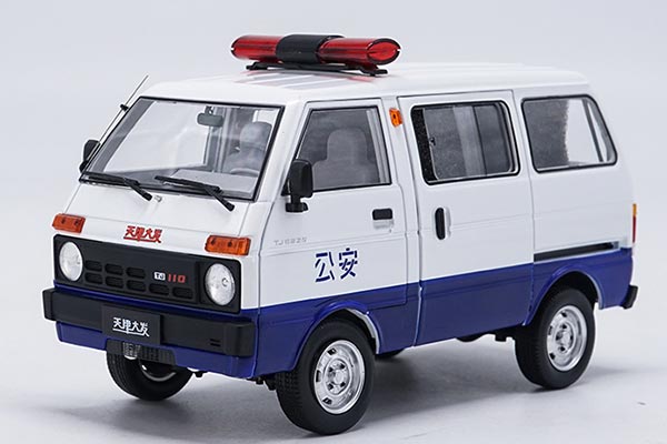 Huali Dafa TJ100 Van Diecast Model Police 1:18 Scale White