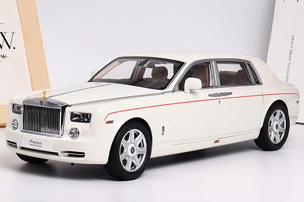 Rolls-Royce Phantom Extended Wheelbase Diecast Model 1:18 White