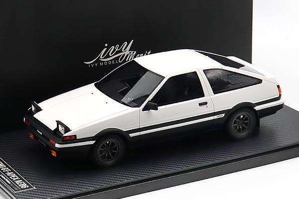 Toyota Trueno GT-APEX AE86 Resin Model 1:18 Scale White