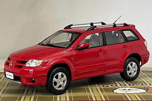 2004 Mitsubishi Outlander SUV Diecast Model 1:18 Scale Red