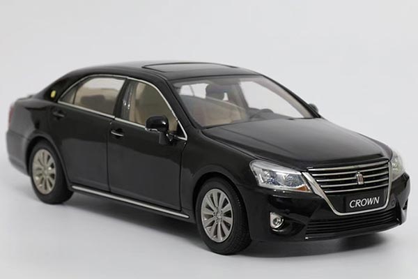 2012 Toyota Crown Diecast Car Model 1:18 Scale