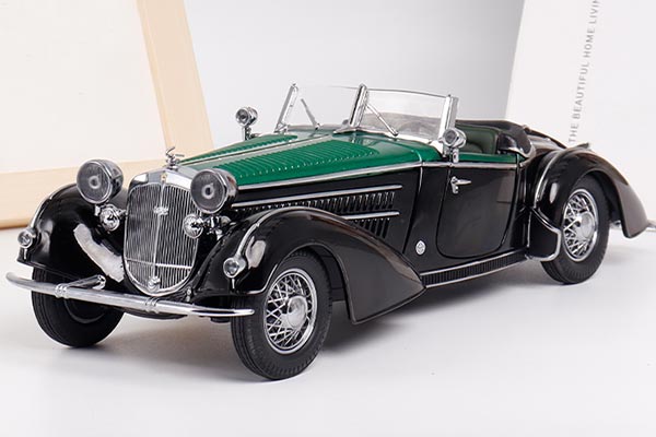 1939 Horch 855 Roadster Diecast Model 1:18 Scale Black-Green