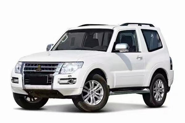 2017 Mitsubishi Pajero V87 SUV Resin Model 1:18 Scale