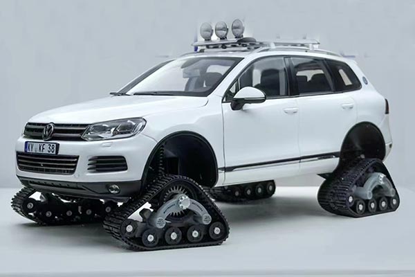 Volkswagen Touareg Snowmobile Diecast Model 1:18 Scale White