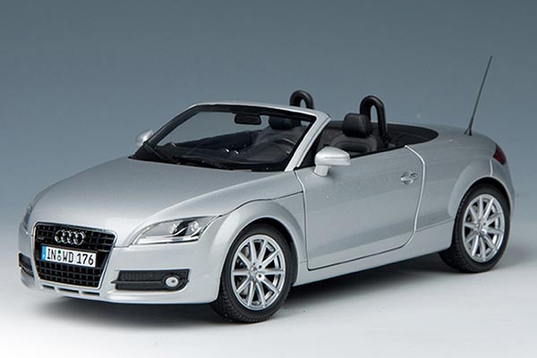 2006 Audi TT Mk2 roadster Diecast Car Model 1:18 Scale