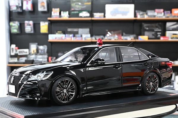 Toyota Crown Athlete GRS214 Resin Police Car Model 1:18 Black