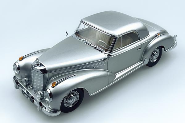 1955 Mercedes-Benz 300 SC Coupe Diecast Car Model 1:18 Scale