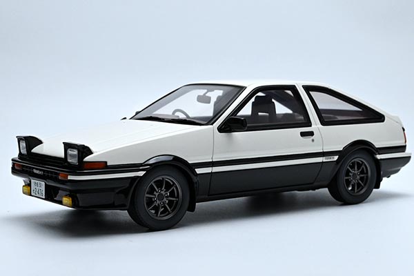 1985 Toyota Trueno GT-APEX AE86 Resin Model 1:18 Scale White