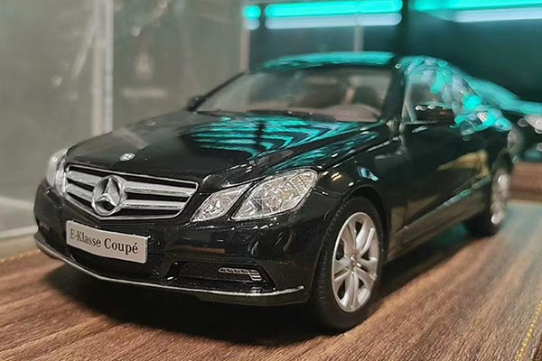 2010 Mercedes-Benz E-Class Coupe Diecast Car Model 1:18 Scale