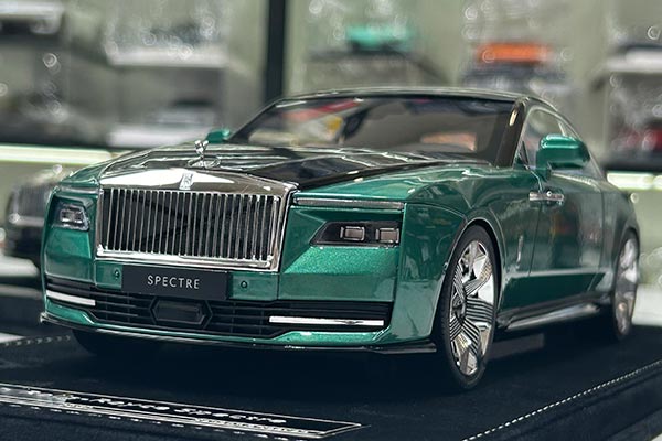 2024 Rolls-Royce Spectre Resin Model 1:18 Scale Green-Golden