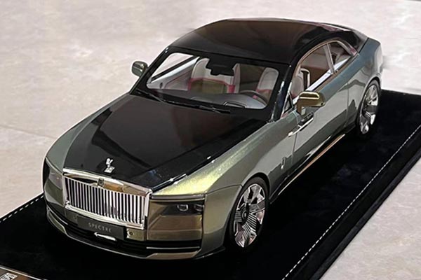 2024 Rolls-Royce Spectre Resin Model 1:18 Scale Black-Golden