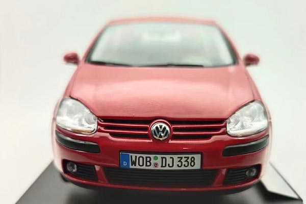 Volkswagen Golf V Diecast Car Model 1:18 Scale Red By Welly