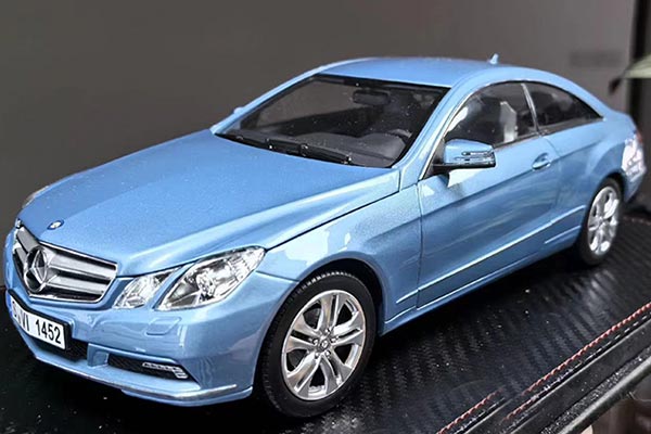 2010 Mercedes-Benz E-Class Coupe Diecast Car Model 1:18 Blue