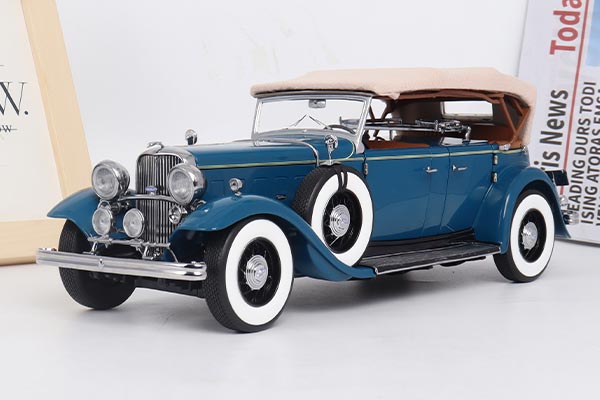 1932 Ford Lincoln KB Top Down Diecast Model 1:18 Scale Blue