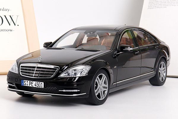 Mercedes-Benz S-Class S600L W221 Diecast Model 1:18 Scale Black