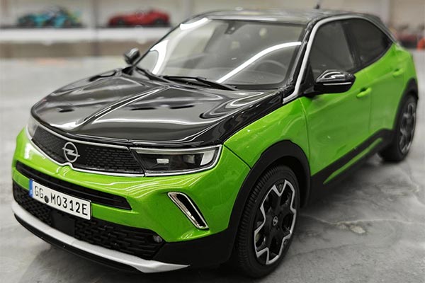 2021 Opel Mokka-e Resin Car Model 1:18 Scale Black-Green