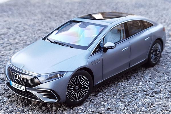 2022 Mercedes-Benz EQS Diecast Car Model 1:18 Scale Gray