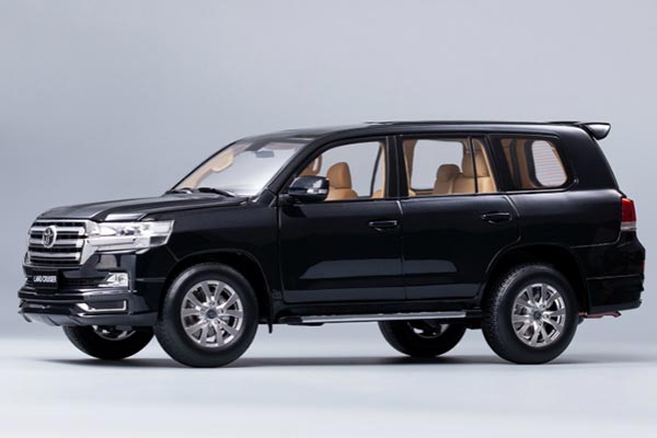 Toyota Land Cruiser GXR LC200 V6 Diecast Model 1:18 Scale