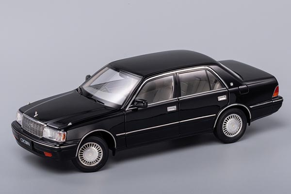 Toyota Crown 155 Diecast Car Model 1:18 Scale